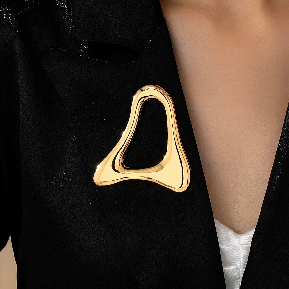 The Sculpt Brooch